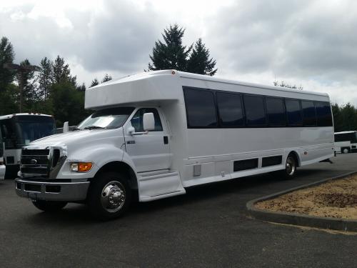 F650 Ford Starcraft XLT 36 Passenger Rear Luggage Bus