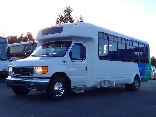 Used 2005 Ford Eldorado Aerotech 20 Plus 2 Wheelchair ADA Shuttle Bus