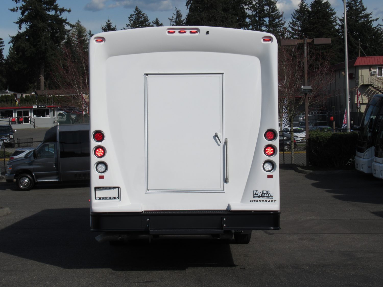 2019 Ford F-650 Starcraft Allstar XL Shuttle Bus - S03112 - Image 11