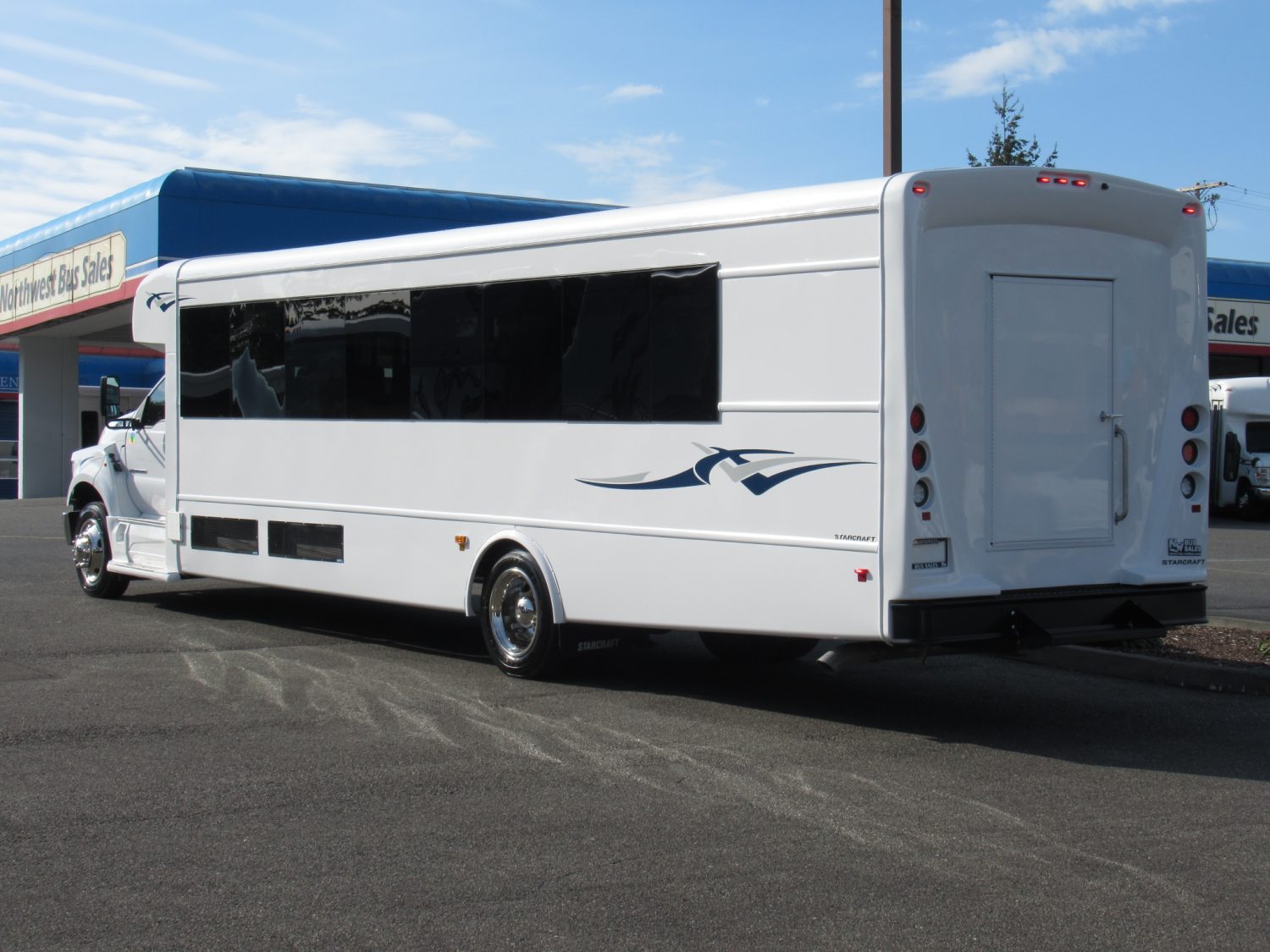 2019 Ford F-650 Starcraft Allstar XL Shuttle Bus - S03112 - Image 3