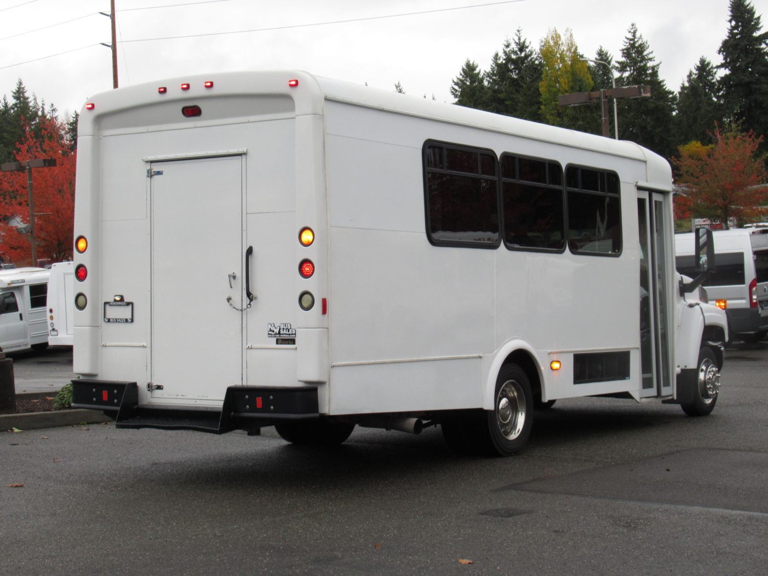 2007 Chevrolet Glaval 21 RL Shuttle Bus for Sale - S24253 - Image 3