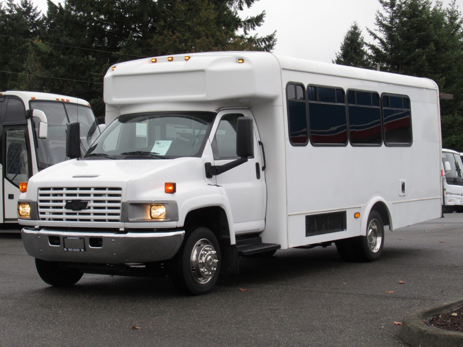 2007 Chevrolet Glaval 21 RL Shuttle Bus for Sale - S24253 - Image 2