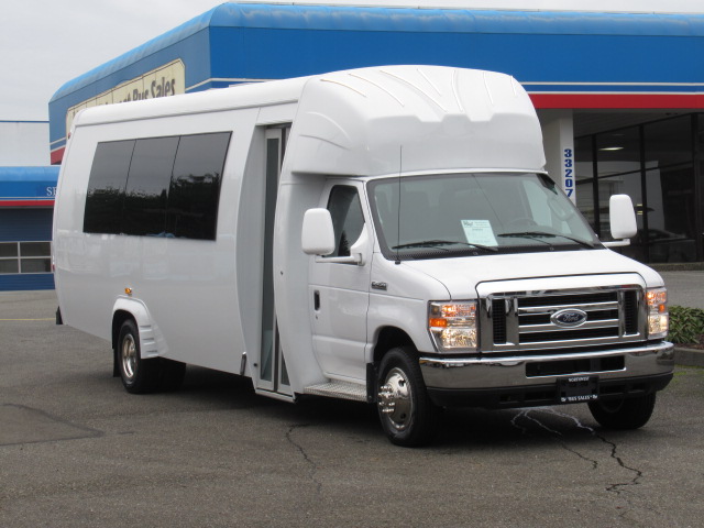 2018 Ford Elkhart Custom Designs - 24 Passenger w/Rear Luggage - S40091