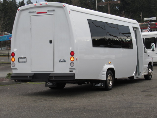 2018 Ford Elkhart Custom Designs - 24 Passenger w/Rear Luggage - S40091 - Image 3