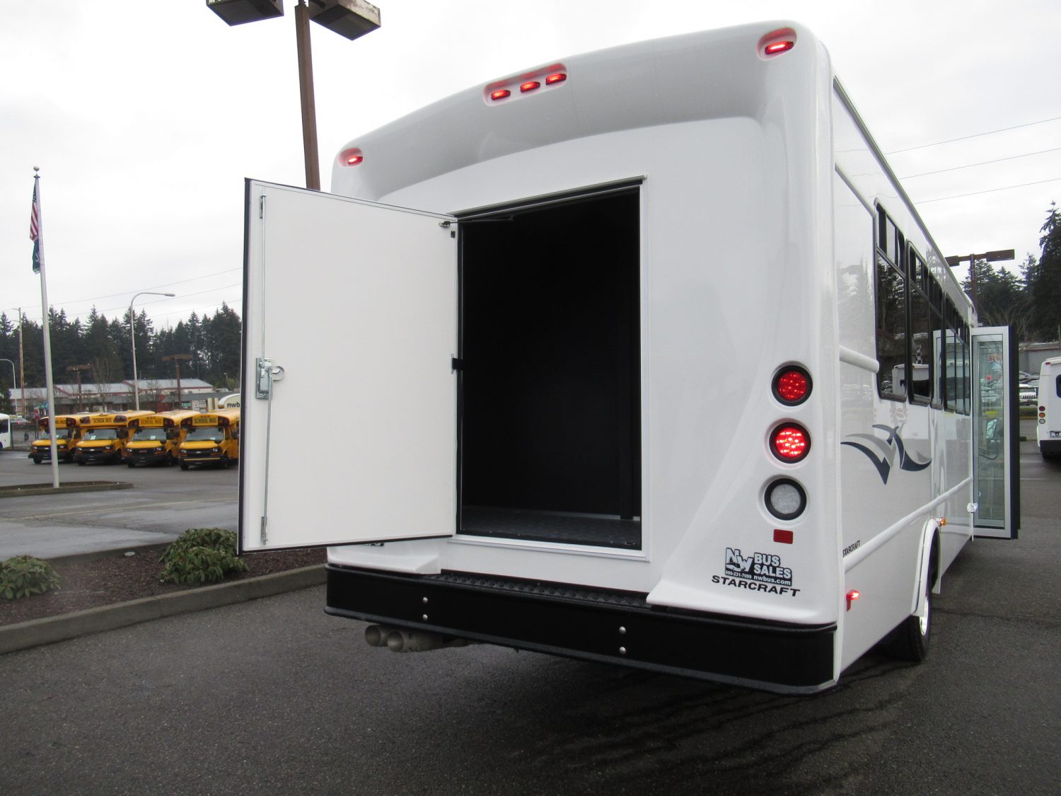 2019 Ford Starcraft Allstar XL 29 Passenger w/ Rear Luggage- S92612 - Image 11