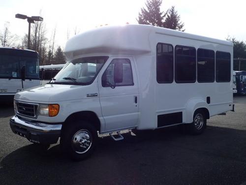 Used 2006 Ford Starcraft Starlite 9 Passeger and 2 Wheelchairs ADA Shuttle Bus - S06170