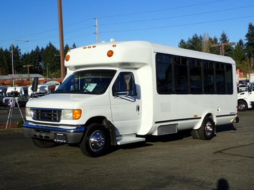 2005 Ford Eldorado Aerotech 13 Passenger ADA Shuttle Bus - S04627