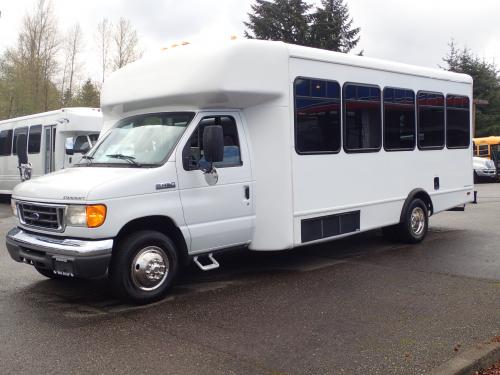 2006 Ford Starcraft 24 Passenger - S24122