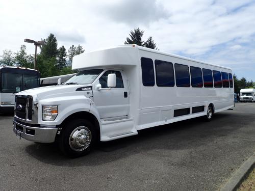 Ford F650 Starcraft XLT - 44 Passenger - S16052