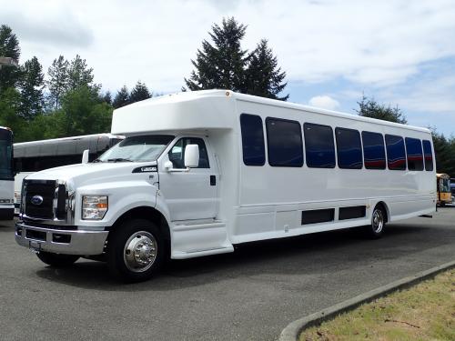 Ford F650 Starcraft XLT - 44 Passenger