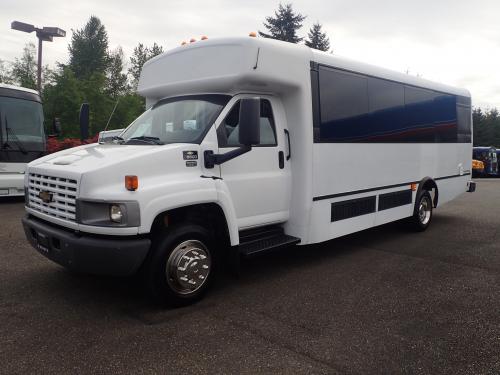 2005 Chevy Champion Defender 25 Passenger Shuttle Bus - S09033