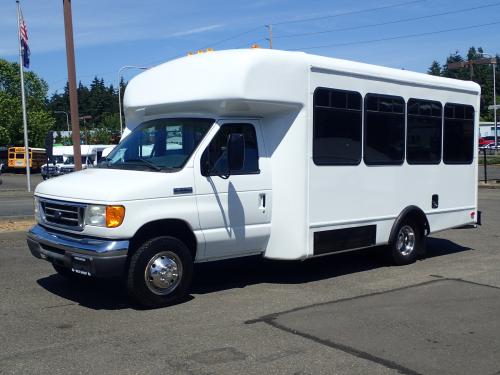 2007 Ford Starcraft 12 Passengers + 2 Wheelchairs - S32188