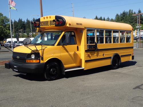 Chevrolet Midbus - 28 Passenger School Bus - B29717