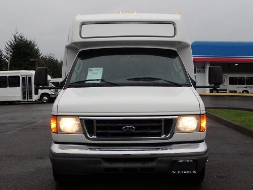 2006 Ford Krystal 24 Passengers and Rear Luggage - S32700