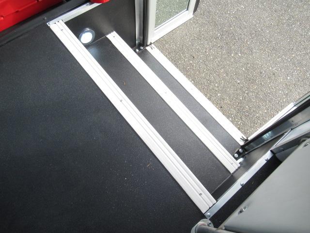 2018 Ford Starcraft Starlite 8 Pass & 2 Wheelchair - S47939 - Image 9