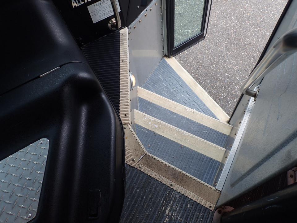 2006 Bluebird All American 36 Passenger ADA Commercial Bus - B37370 - Image 10