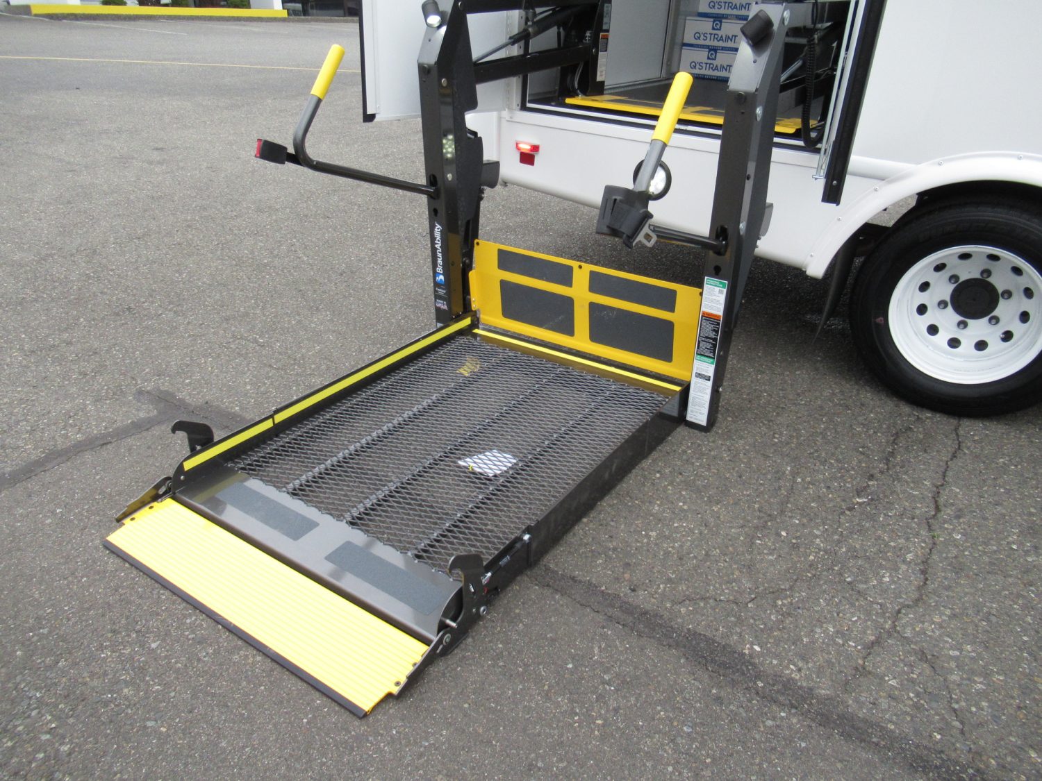 2019 Ford Starcraft Starlite 8 Passenger + 2 Wheelchairs Shuttle Bus - S31739 - Image 9