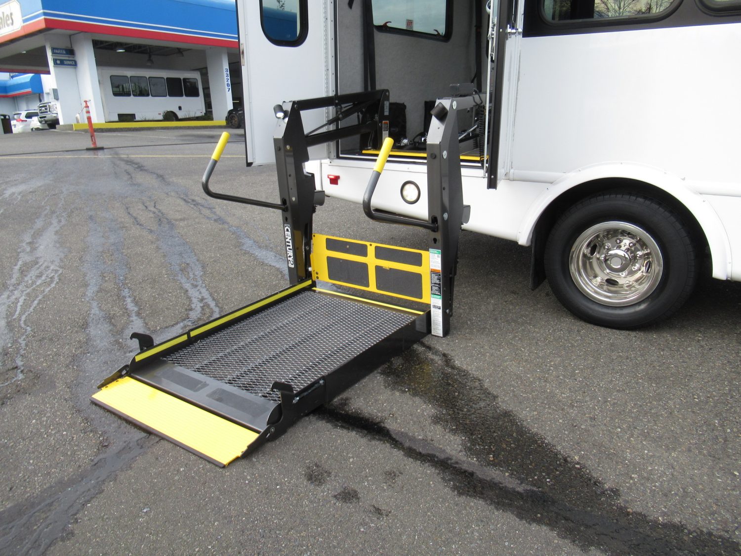 2014 Ford Starcraft Allstar 14 Passenger ADA Shuttle Bus - S46522 - Image 10