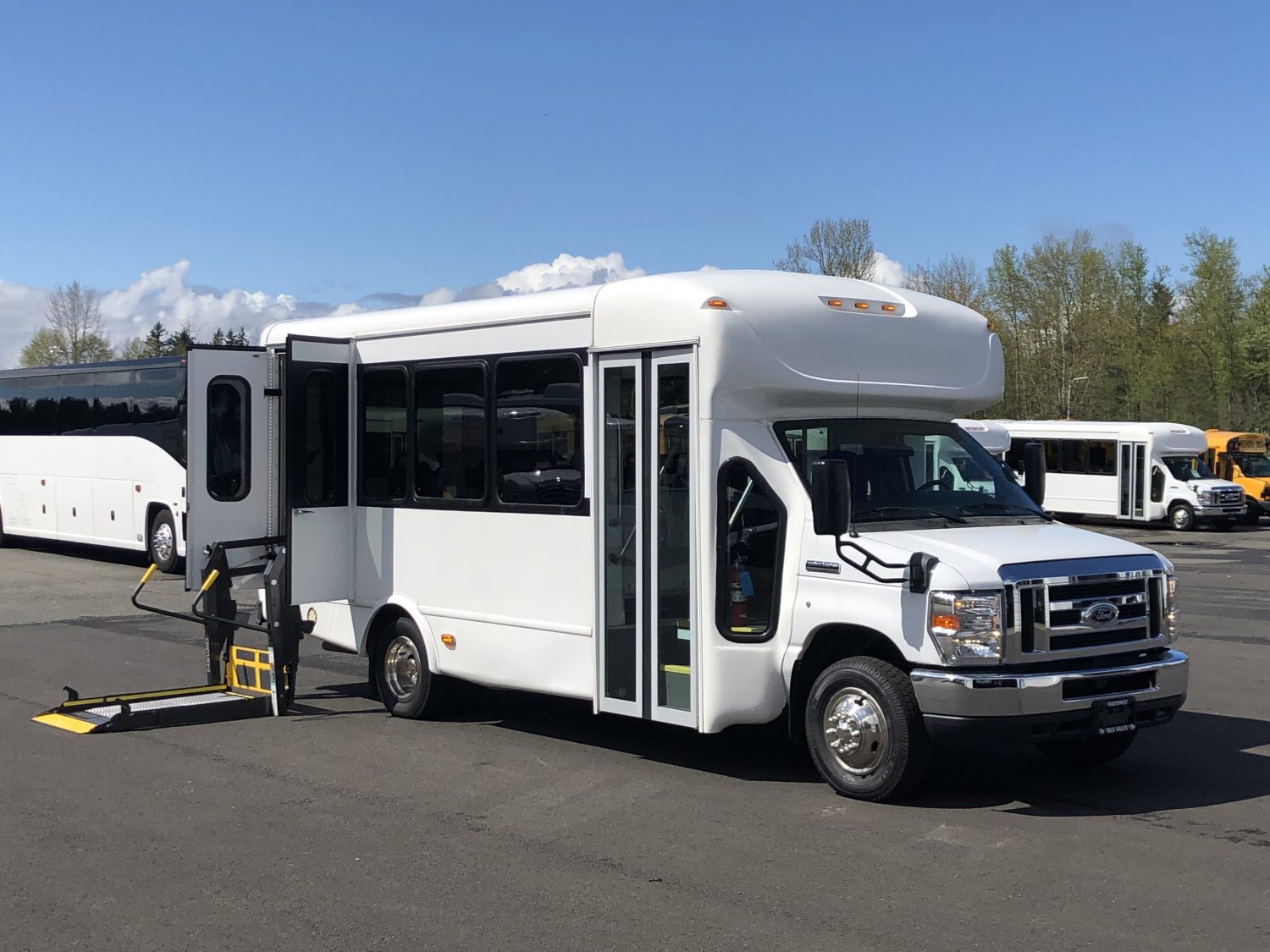 2014 Ford Starcraft Allstar 14 Passenger ADA Shuttle Bus - S46522