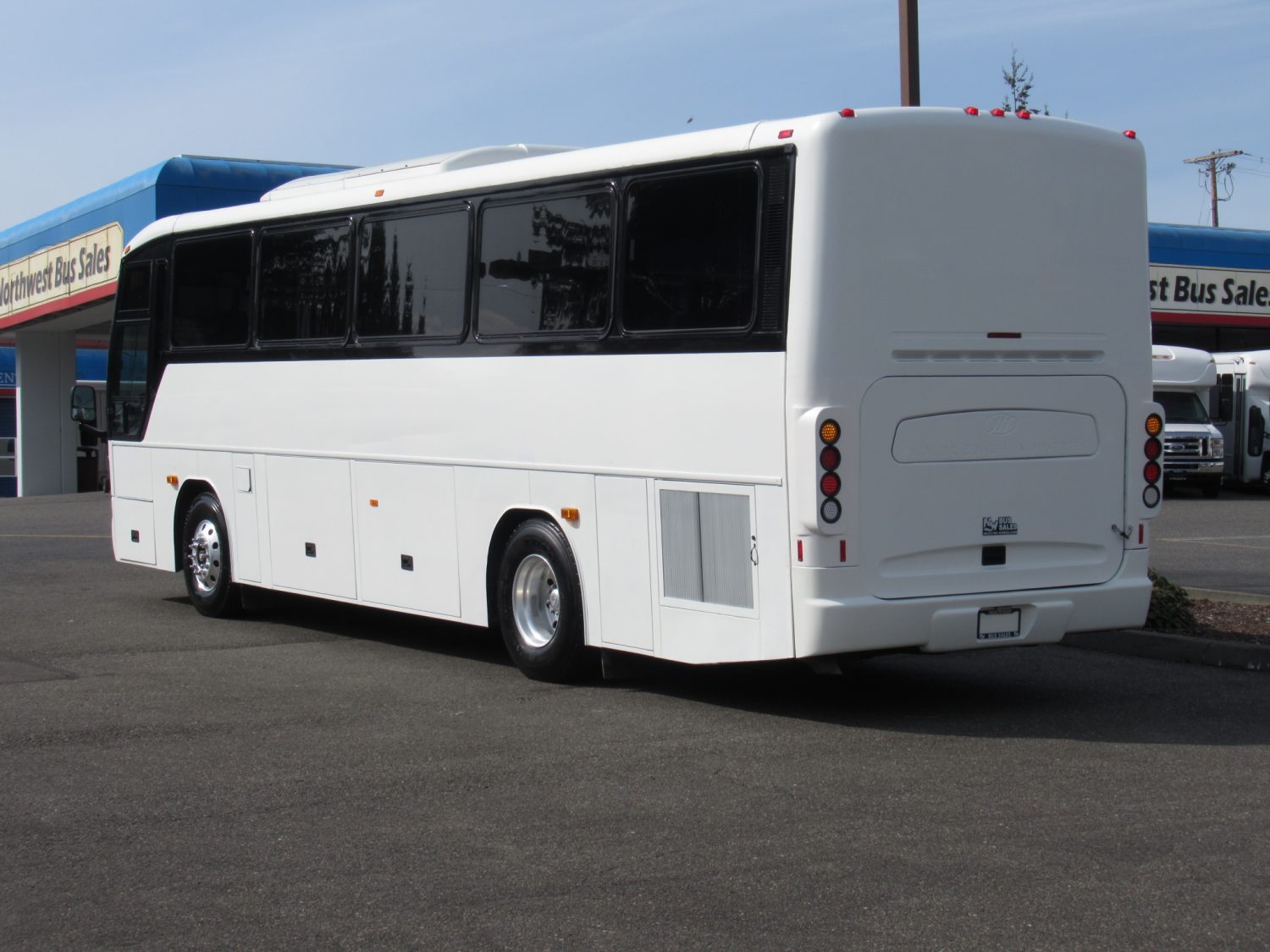 2003 MCI F3500 36 Passenger Coach Bus - C90156 - Image 4