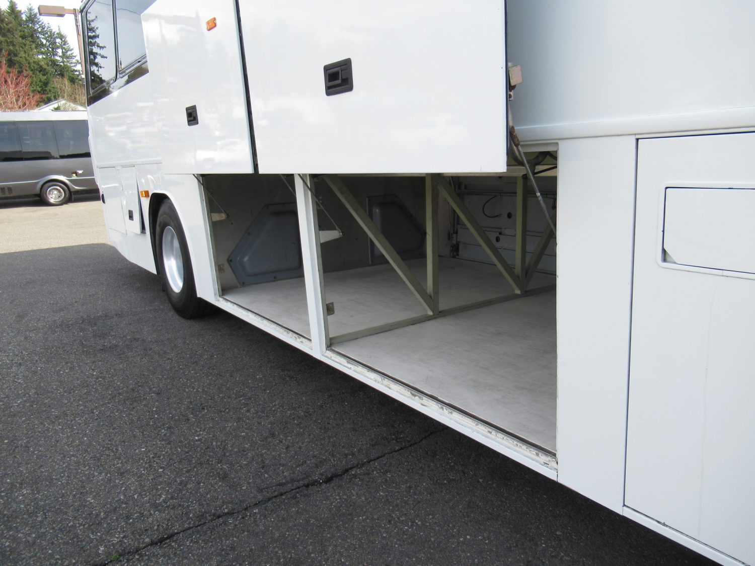 2003 MCI F3500 36 Passenger Coach Bus - C90156 - Image 10