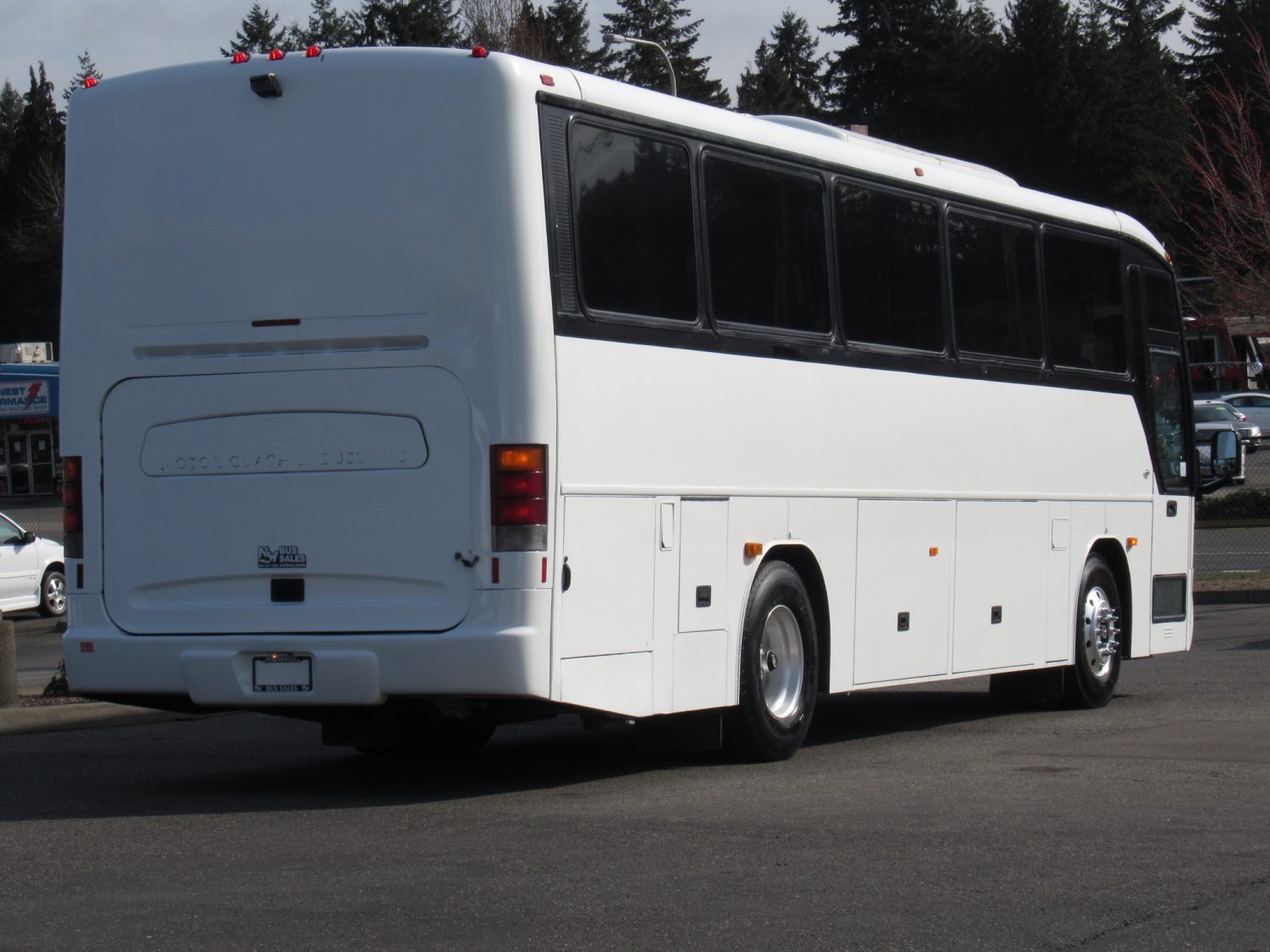 2003 MCI F3500 36 Passenger Coach Bus - C90142 - Image 3