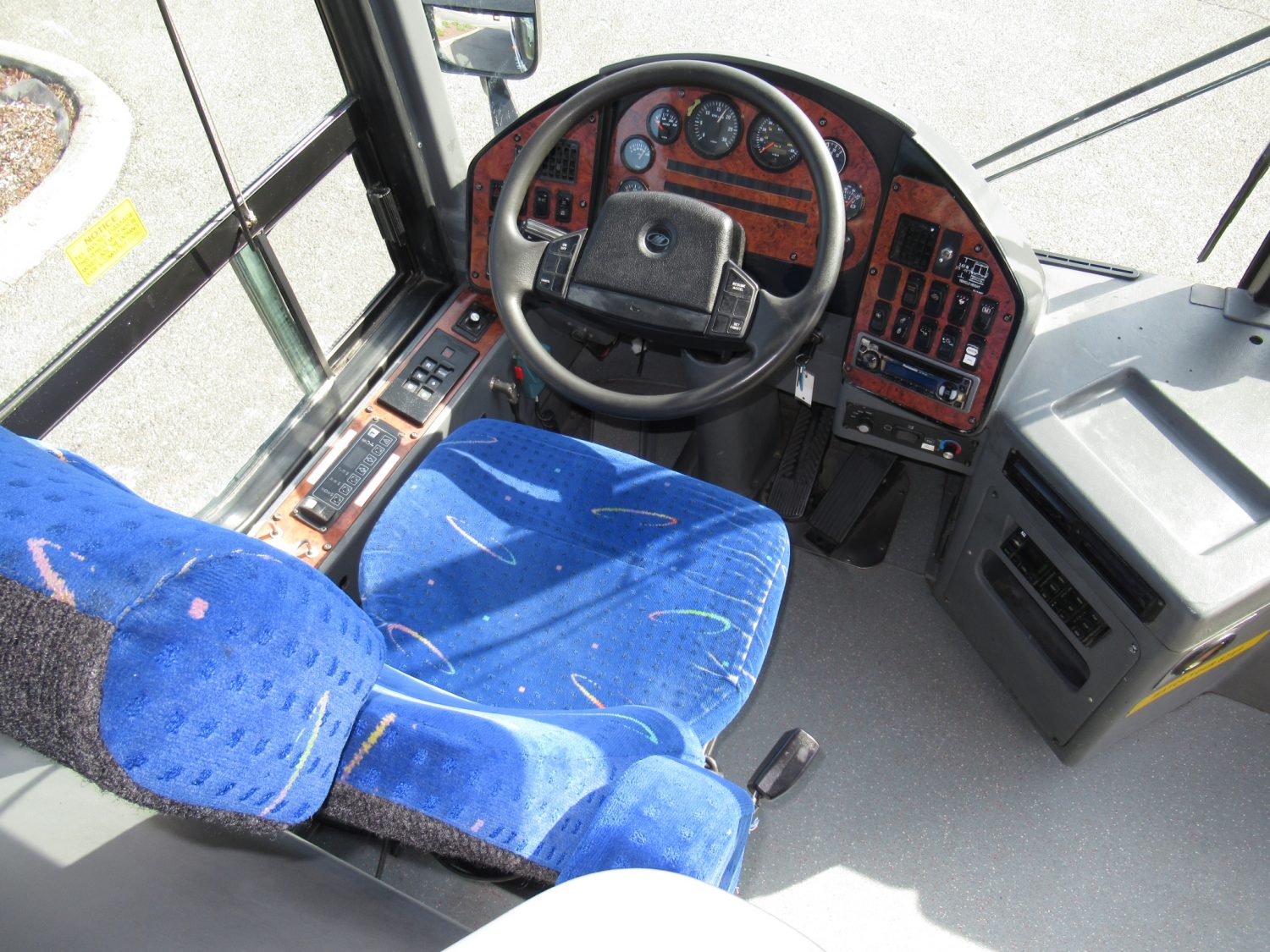 2003 MCI F3500 36 Passenger Coach Bus - C90142 - Image 5