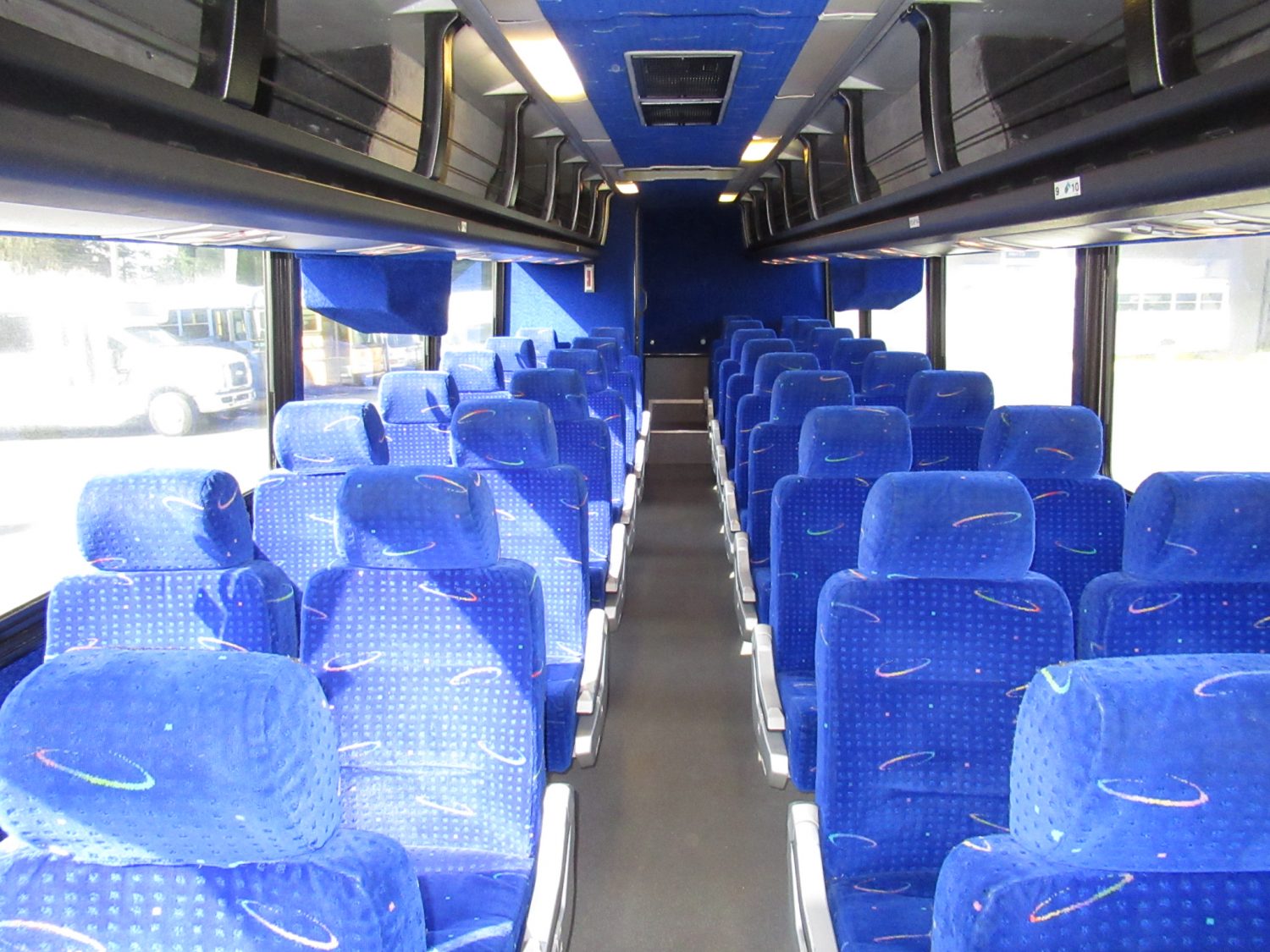 2003 MCI F3500 36 Passenger Coach Bus - C90142 - Image 6