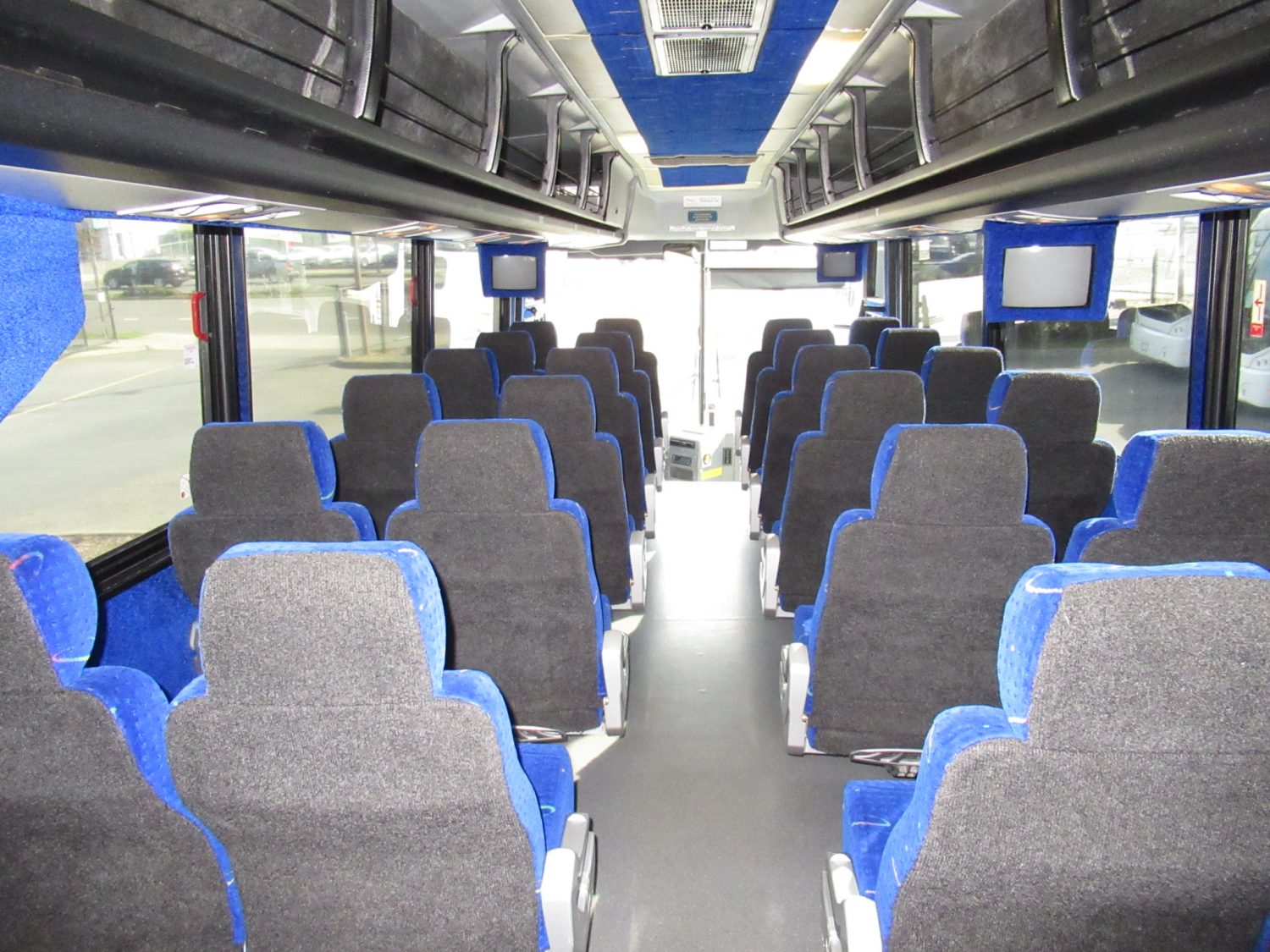 2003 MCI F3500 36 Passenger Coach Bus - C90142 - Image 8