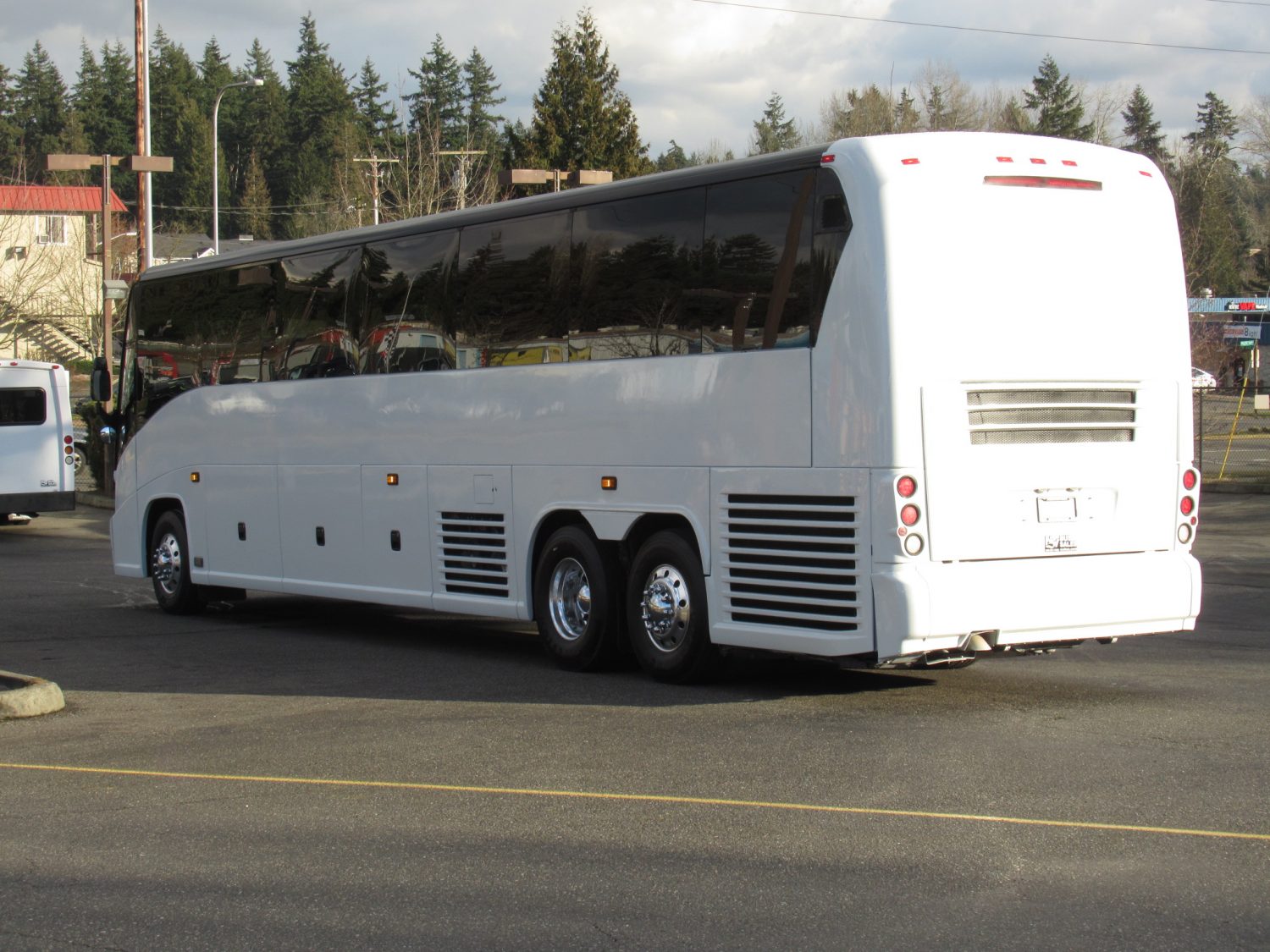 2012 MCI J4500 56 Passenger Motorcoach - C66043 - Image 4