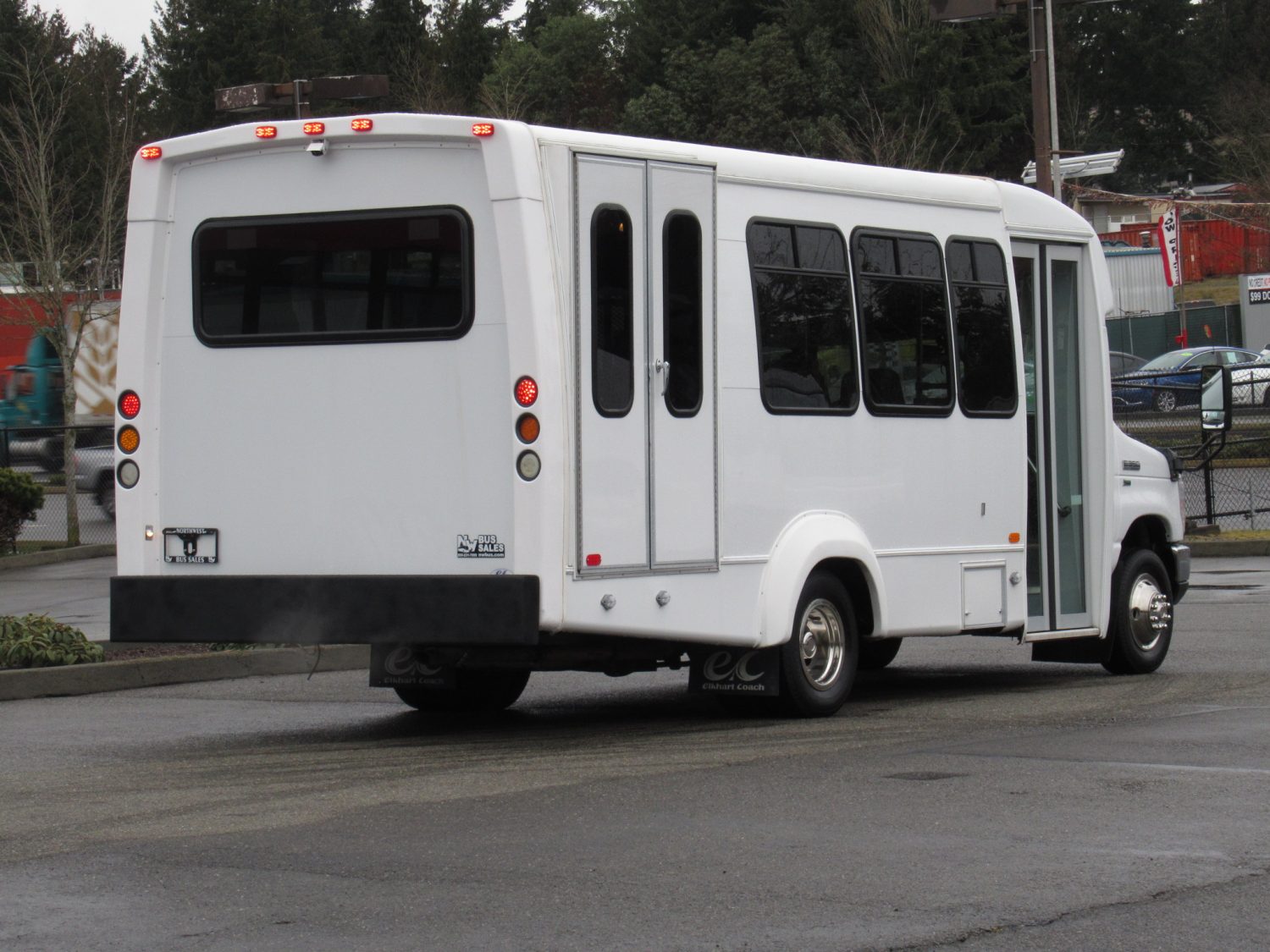 2011 Ford Elkhart 12 Passenger + 2 Wheelchair Shuttle Bus - S07189 - Image 3
