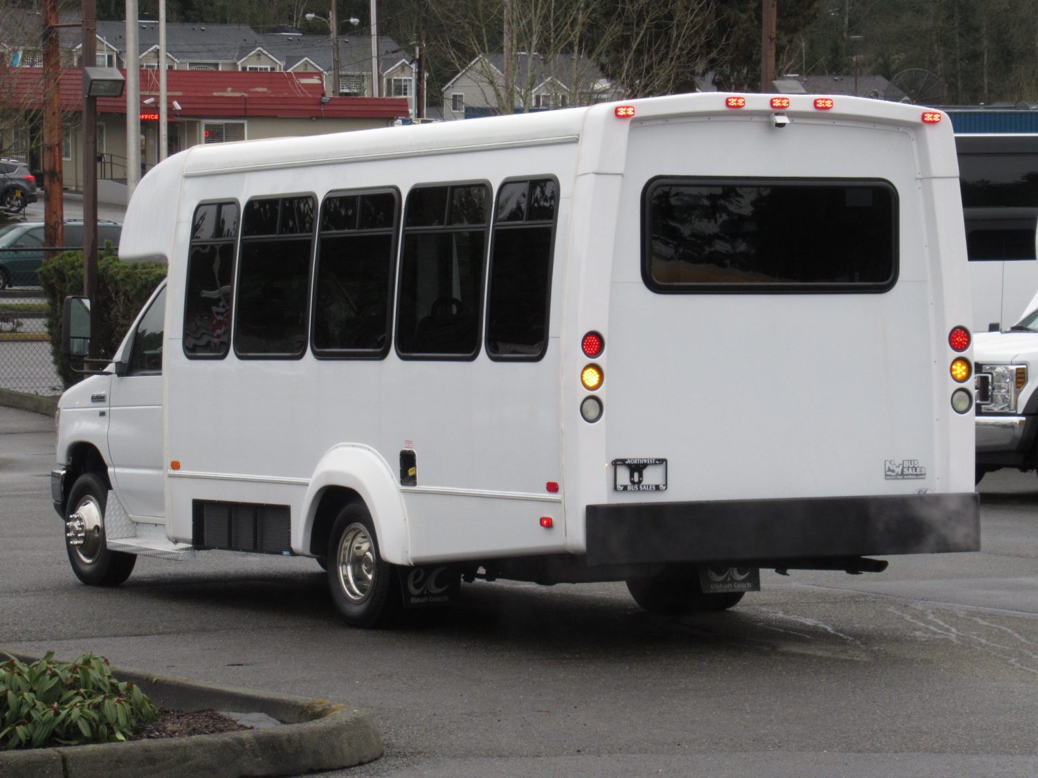 2011 Ford Elkhart 12 Passenger + 2 Wheelchair Shuttle Bus - S07189 - Image 4