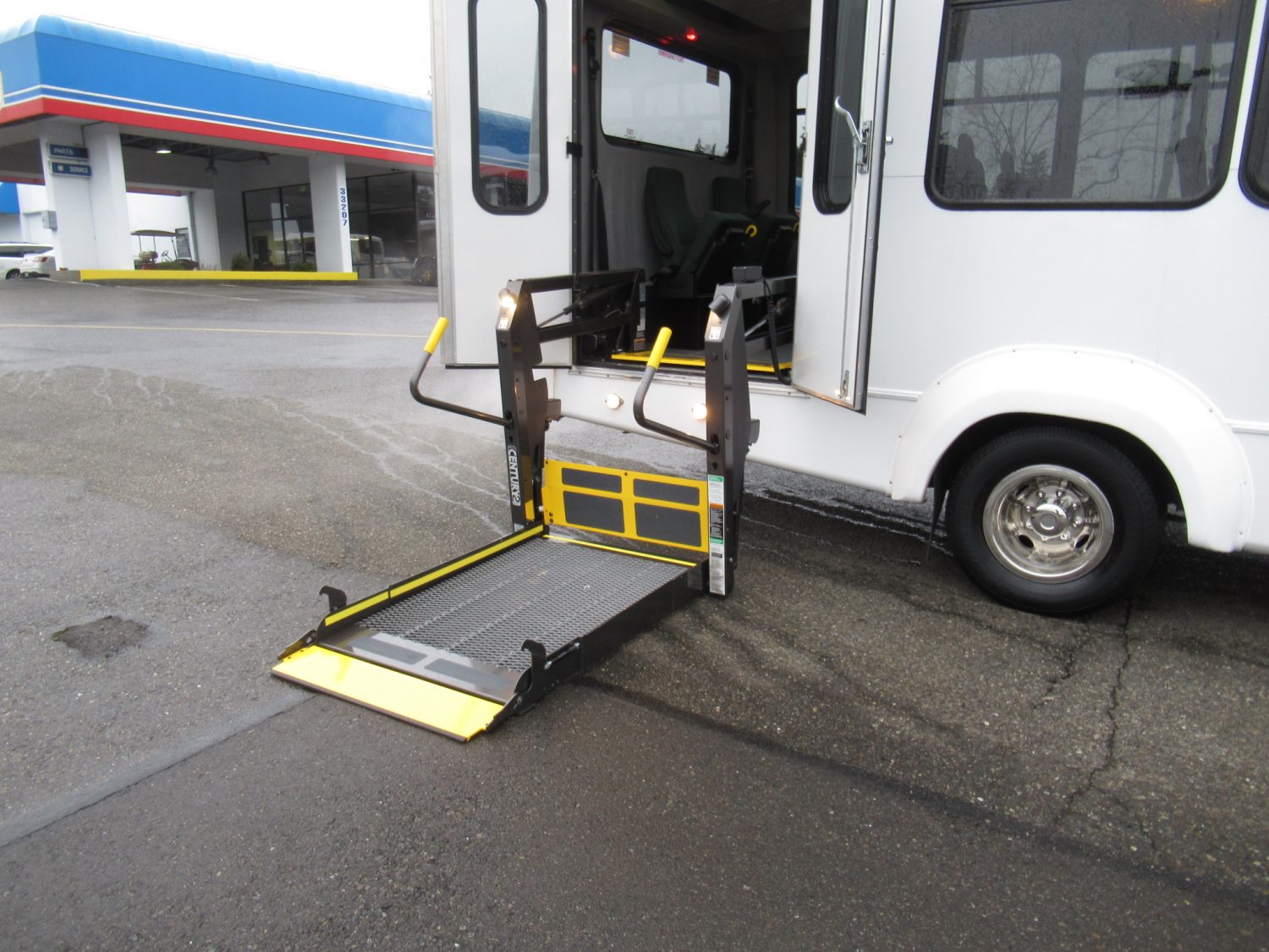 2011 Ford Elkhart 12 Passenger + 2 Wheelchair Shuttle Bus - S07189 - Image 10