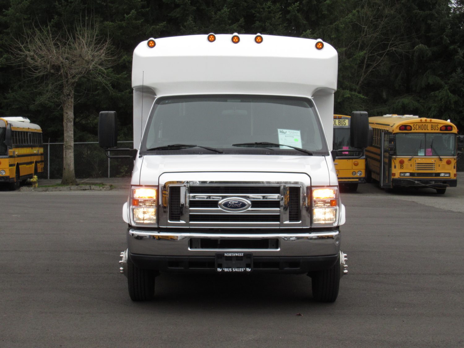 2014 Ford Goshen 14 Passenger + Rear Luggage Shuttle Bus - S17770 - Image 12