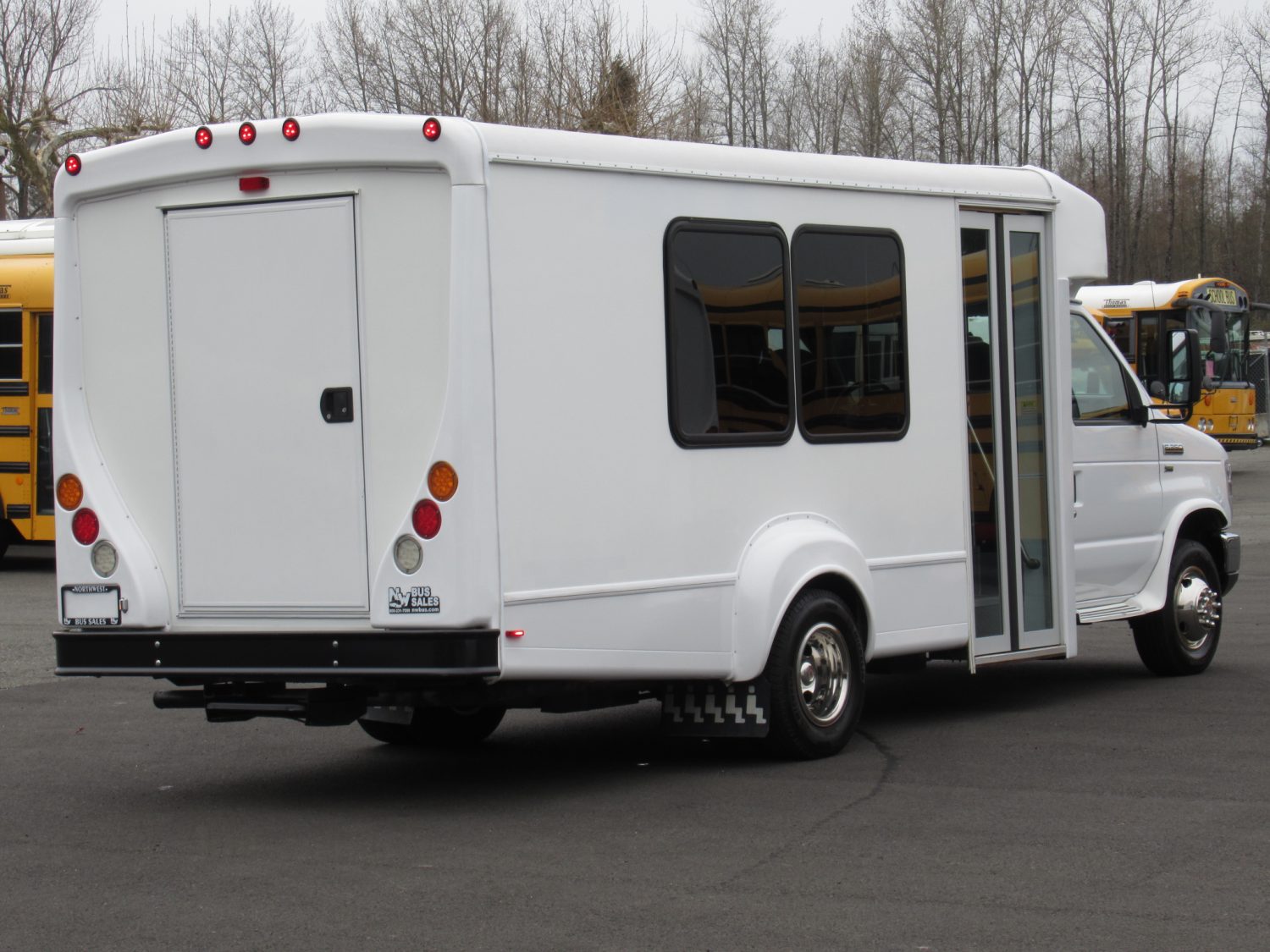 2014 Ford Goshen 14 Passenger + Rear Luggage Shuttle Bus - S17770 - Image 3