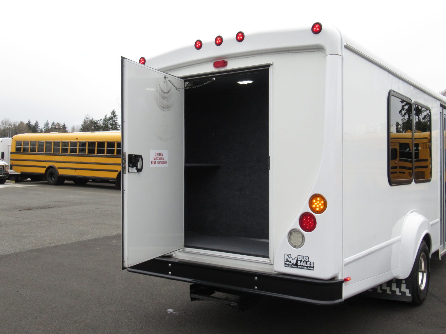 2014 Ford Goshen 14 Passenger + Rear Luggage Shuttle Bus - S17770 - Image 11