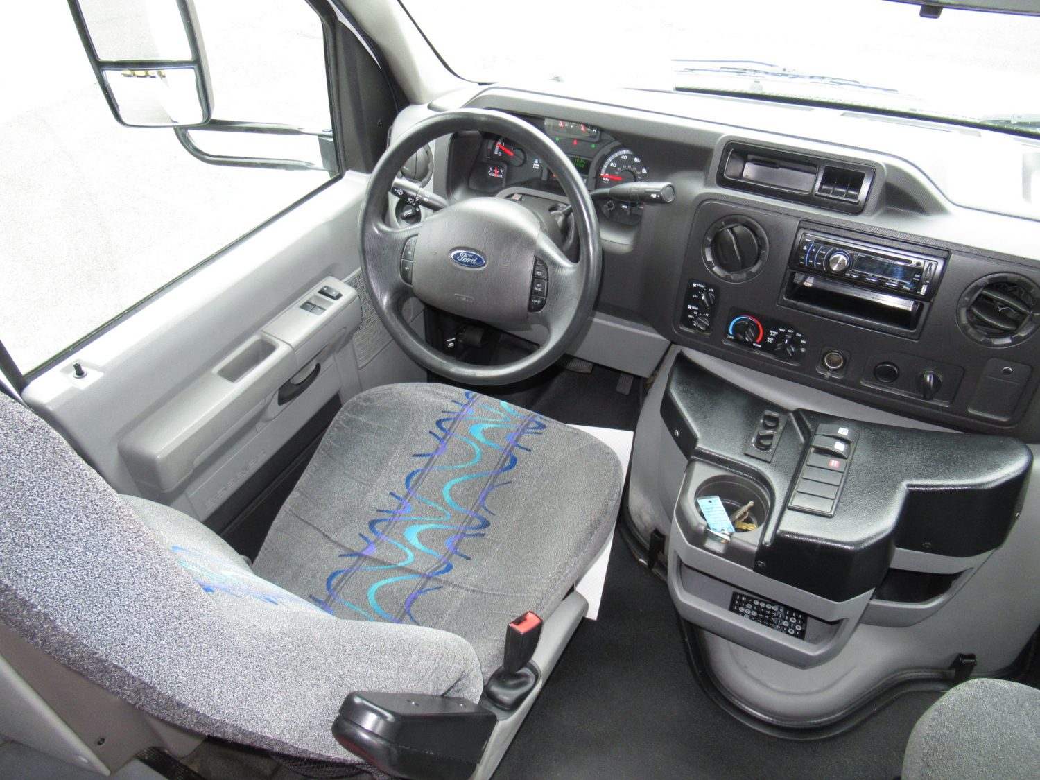 2014 Ford Goshen 14 Passenger + Rear Luggage Shuttle Bus - S17770 - Image 5