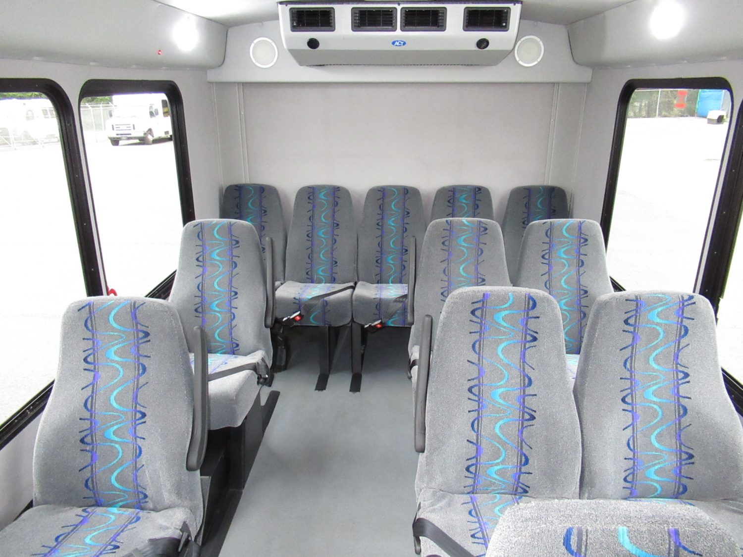 2014 Ford Goshen 14 Passenger + Rear Luggage Shuttle Bus - S17770 - Image 6