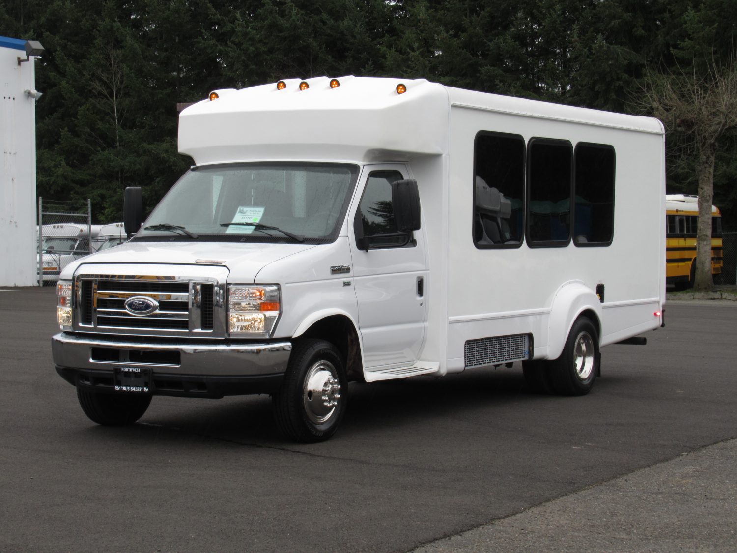 2014 Ford Goshen 14 Passenger + Rear Luggage Shuttle Bus - S17767 - Image 2