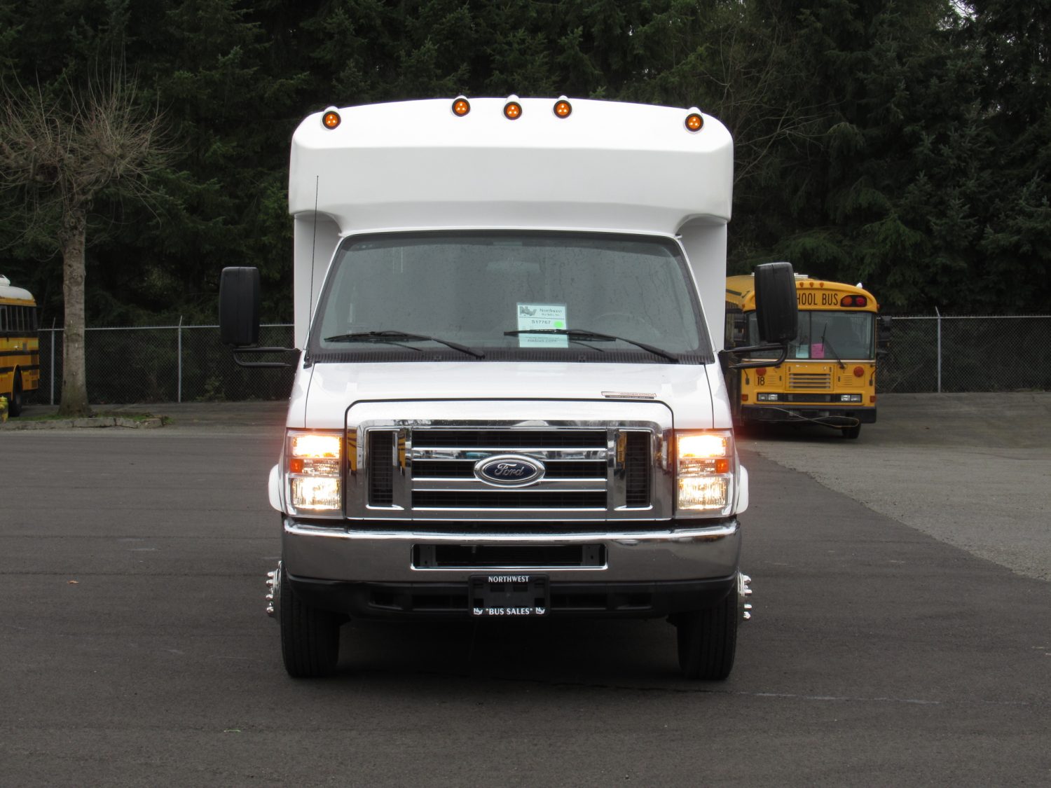 2014 Ford Goshen 14 Passenger + Rear Luggage Shuttle Bus - S17767 - Image 12