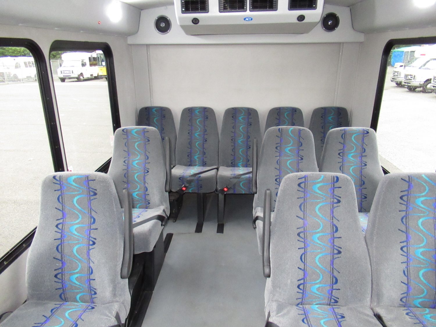 2014 Ford Goshen 14 Passenger + Rear Luggage Shuttle Bus - S17767 - Image 6