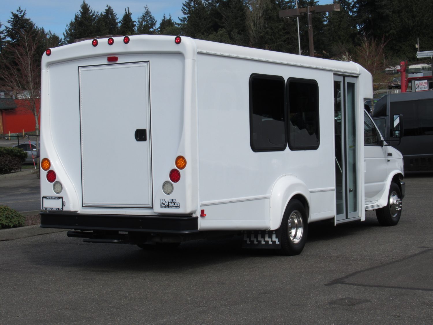 2016 Ford Goshen 14 Passenger + Rear Luggage Shuttle Bus - S19056 - Image 3