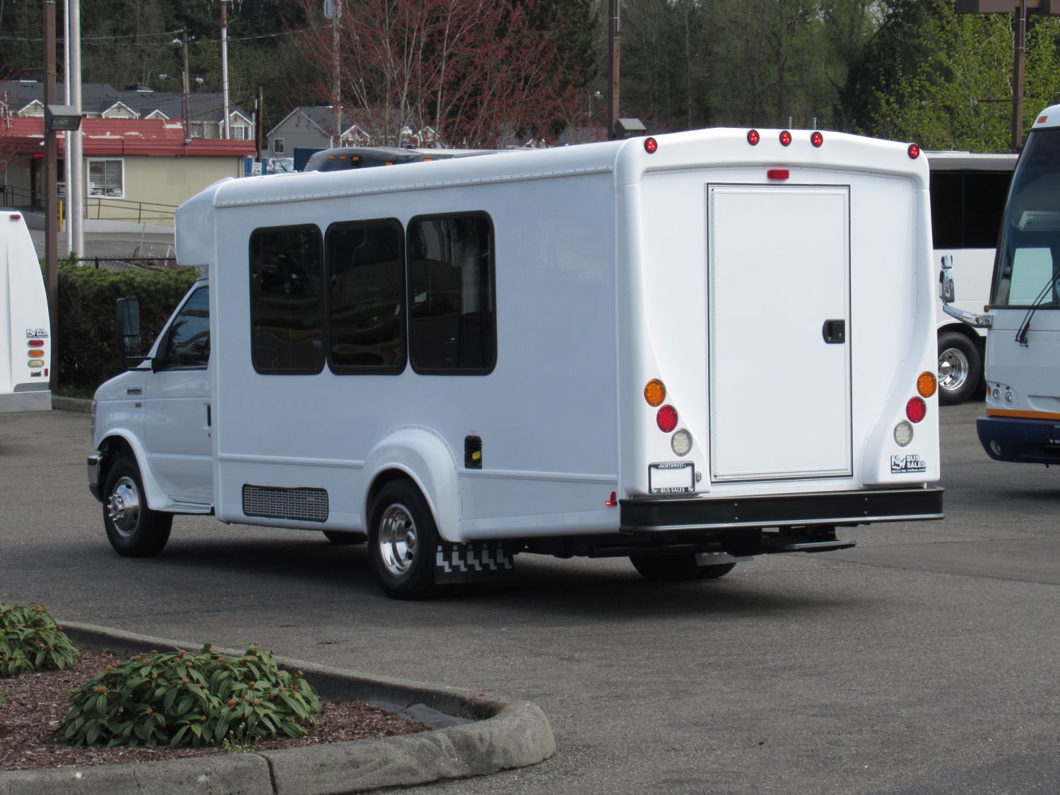 2016 Ford Goshen 14 Passenger + Rear Luggage Shuttle Bus - S19056 - Image 4