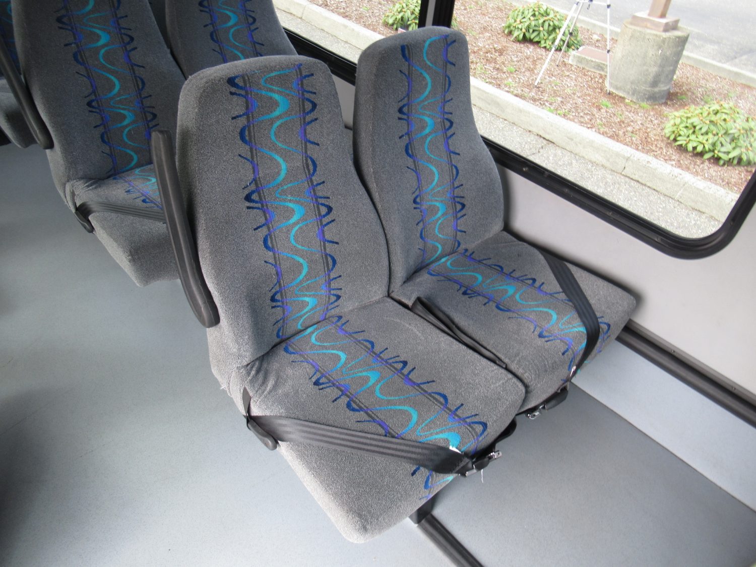 2016 Ford Goshen 14 Passenger + Rear Luggage Shuttle Bus - S19056 - Image 9