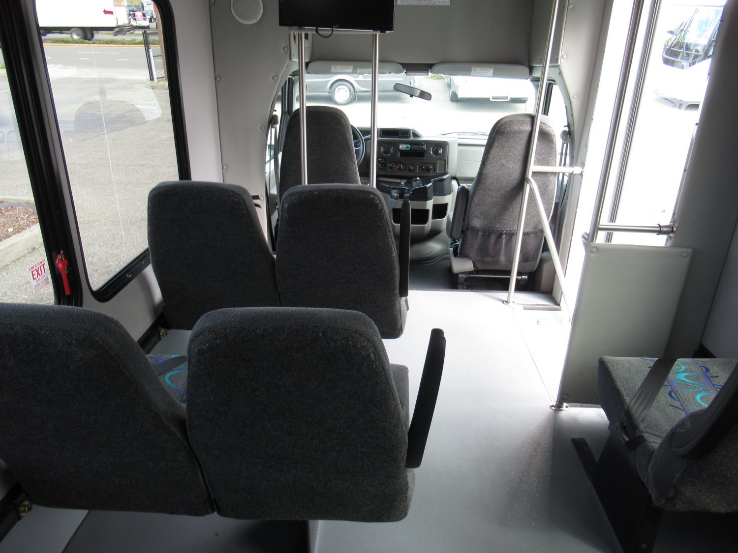 2016 Ford Goshen 14 Passenger + Rear Luggage Shuttle Bus - S19056 - Image 8