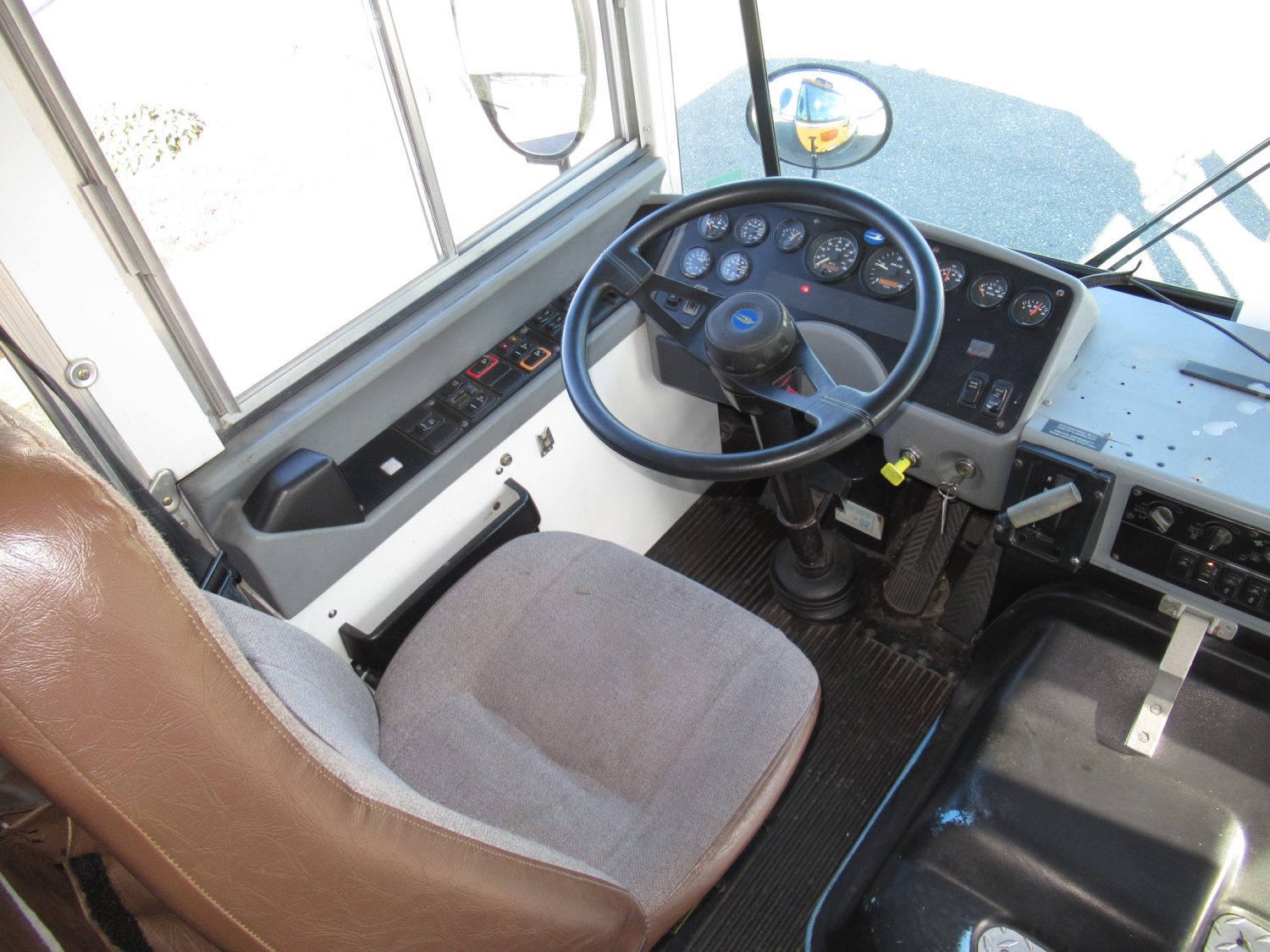 2003 Bluebird TC2000 48 Passenger School Bus - B08984 - Image 5