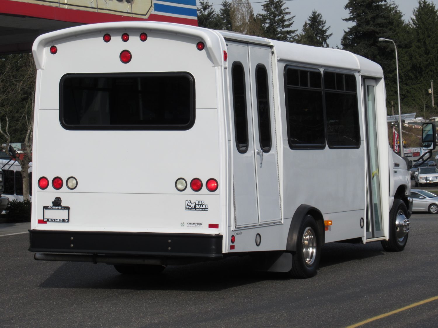 2013 Ford Champion Crusader 12 Passenger Shuttle Bus - S28836 - Image 4