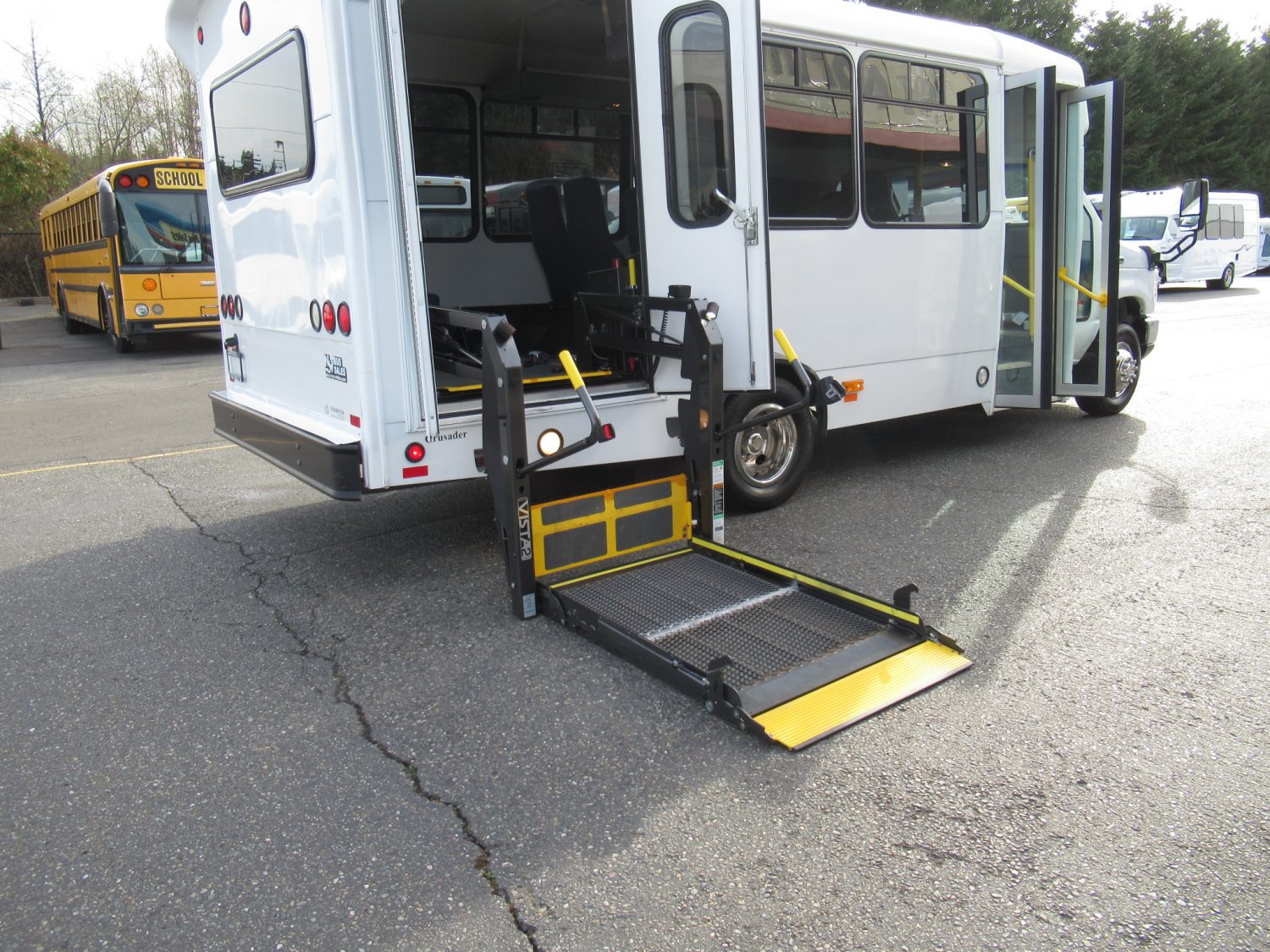 2013 Ford Champion Crusader 12 Passenger Shuttle Bus - S28836 - Image 10