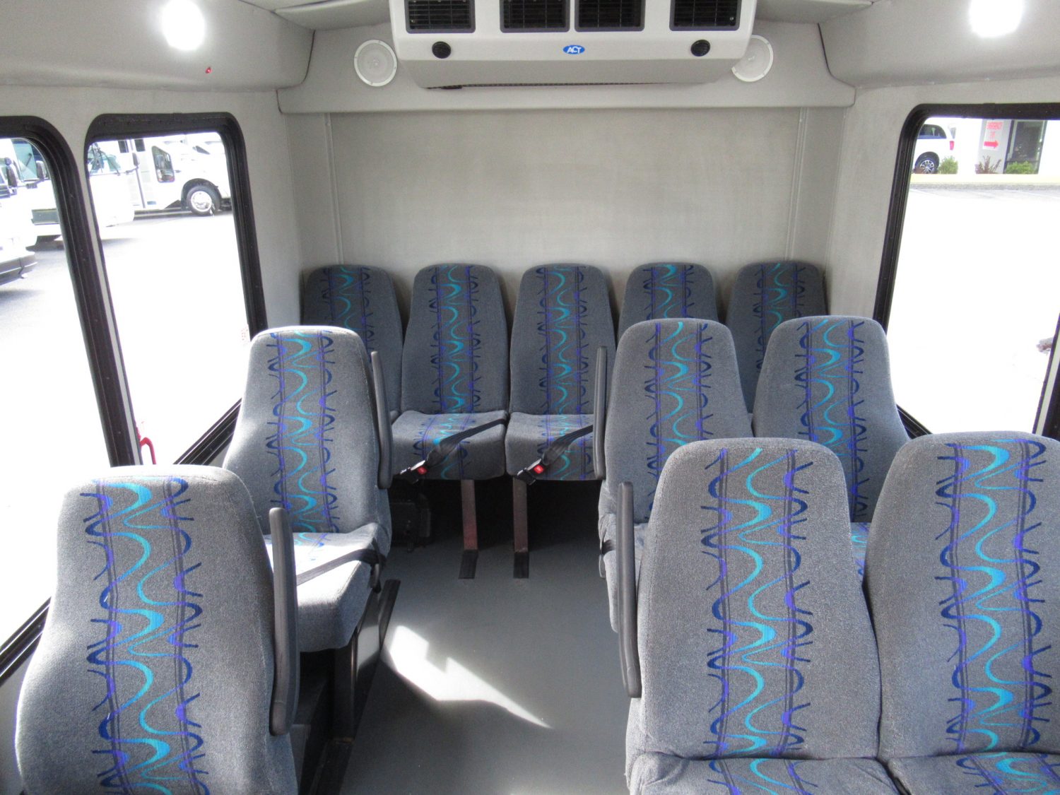 2015 Ford Goshen 14 Passenger + Rear Luggage Shuttle Bus - S27831 - Image 6
