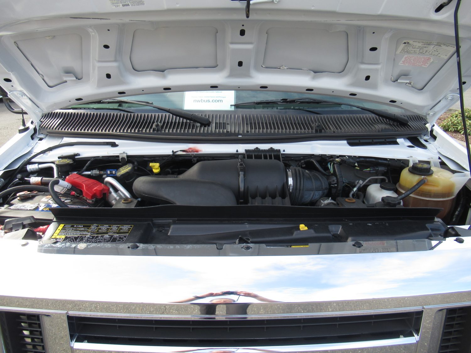 2015 Ford Goshen 14 Passenger + Rear Luggage Shuttle Bus - S27831 - Image 12